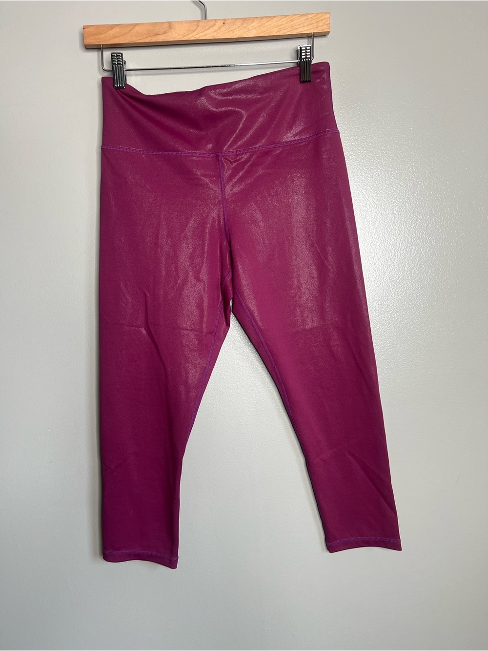 Zyia active burgundy shiny crop leggings size 8-10 activewear sporty yoga gym